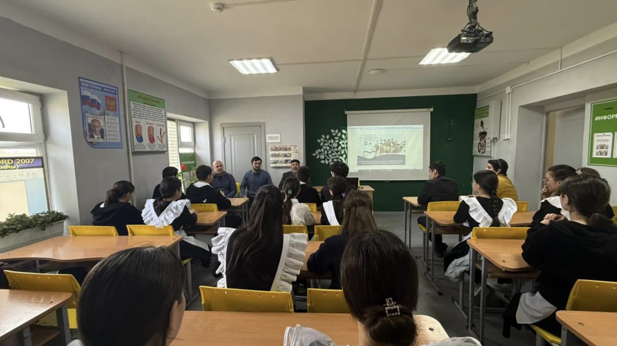 Миннац Дагестана: беседы со школьниками по профилактике религиозной нетерпимости прошли в Дербентском районе